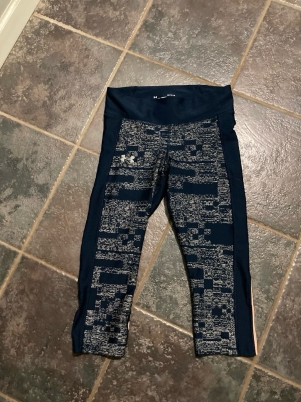 Under Armour Heatgear Capri Leggings Navy Blue Geometric Print Women's Size M